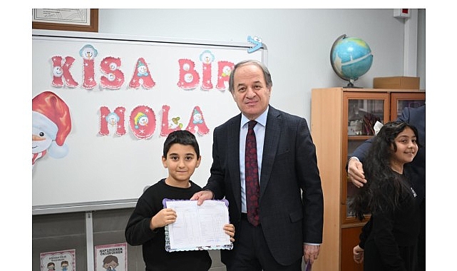 Kartepe’de karne heyecanı, Veli Akgün İlkokulu’nda düzenlenen ve öğrenciler, öğretmenler