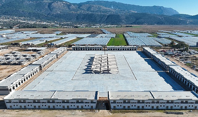 Antalya Büyükşehir Belediyesi tarafından Kaş ilçesinde yapımı sürdürülen Kınık Toptancı