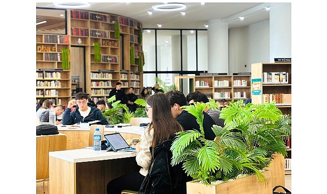 Kocaeli Büyükşehir Belediyesi’ne bağlı kütüphaneler, yarıyıl tatil sürecinde gençlerin uğrak