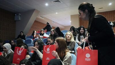 Maltepe Belediyesi, gelişim çağındaki öğrencilere, duygular ve bağımlılık üzerine seminer