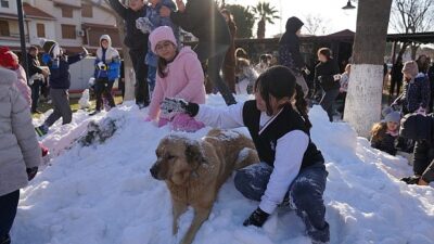 Seferihisar Belediyesi Ürkmez Hizmet Noktası, yarıyıl tatilinde Ürkmez'de yaşayan çocuklara