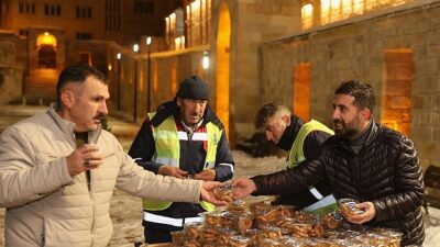 Nevşehir Belediyesi Miraç Kandili münasebetiyle camilerde vatandaşlara kandil simidi ve