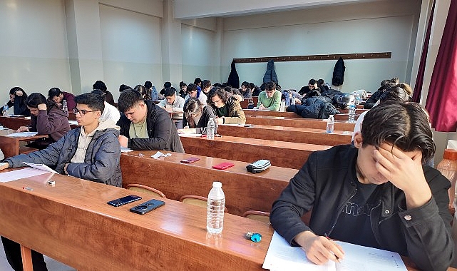 Manisa Büyükşehir Belediyesi, Milli Savunma Üniversitesi (MSÜ) sınavına hazırlanan öğrenciler