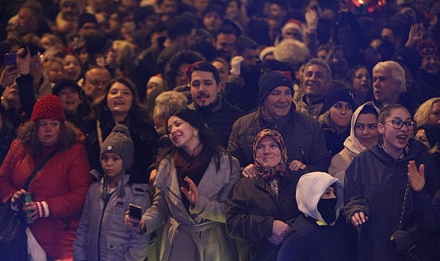 Mudanya, Yeni Yıl Pazarı ve Mütareke Meydanı’nda düzenlenen kutlamalarla 2026’ya