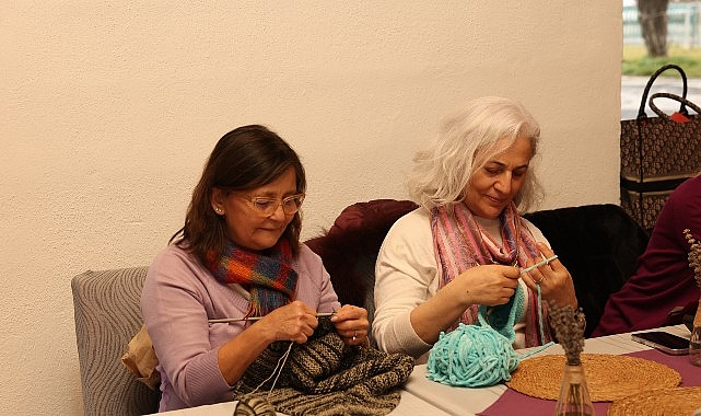 Nilüferli kadınların ördüğü atkı, bere ve yastıklar, Harmancıklı çocuklara ulaştı.