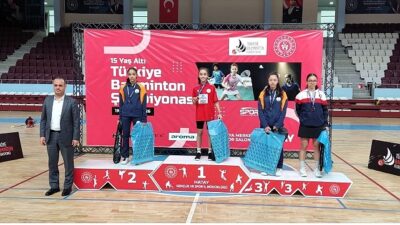 Osmangazi Belediyespor Badminton Takımı sporcuları, 19-23 Ocak tarihlerinde Hatay’da düzenlenen