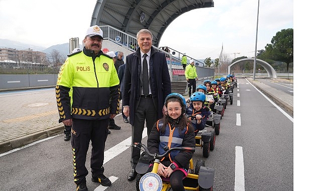 Oyak Renault, erken yaşta yol güvenliği bilinci oluşturmak amacıyla Güvenli