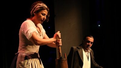 İstanbul Büyükşehir Belediyesi Şehir Tiyatroları, hikayesi ve oyunculuklarıyla adından söz