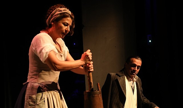 İstanbul Büyükşehir Belediyesi Şehir Tiyatroları, hikayesi ve oyunculuklarıyla adından söz