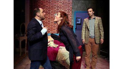 İstanbul Büyükşehir Belediyesi Şehir Tiyatroları, en beğenilen komedilerinden “Yatak Odası