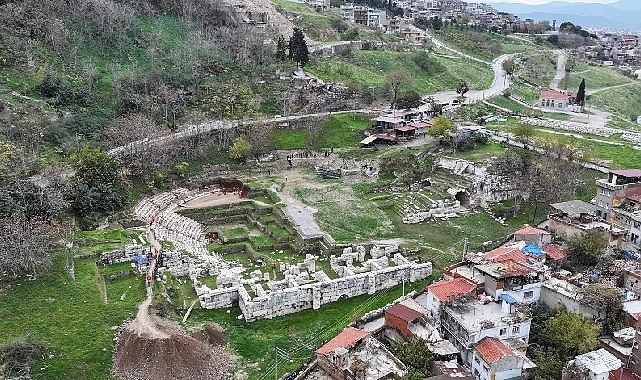 İzmir Büyükşehir Belediyesi, Smyrna Antik Tiyatrosu’na erişimi sağlayacak imar yolunun