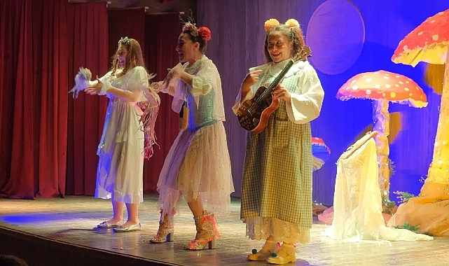 İnegöl Belediyesi’nin “Sahnede Festival Var” sloganıyla gerçekleştirdiği ve 5 gün