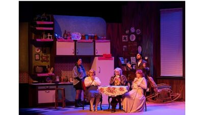 Kocaeli Büyükşehir Belediyesi Şehir Tiyatroları’nın sevilen ve beğenilen oyunu “Üç