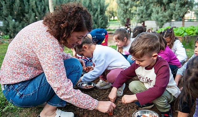 Karşıyaka Belediyesi’ne bağlı Zeliha Mehmet Beydağı Anaokulu’nda çevre bilinci ve