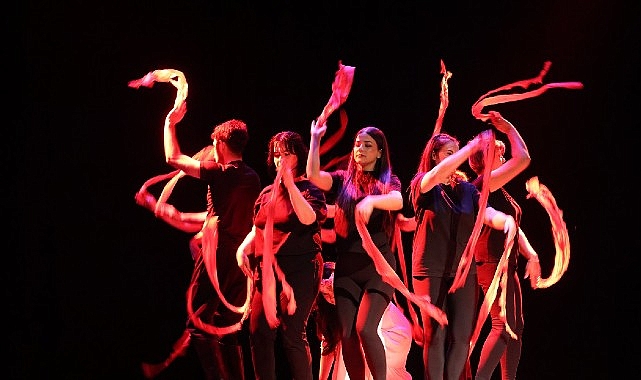 Kocaeli Büyükşehir Belediyesi bünyesinde faaliyet gösteren KO-MEK uygulamalı tiyatro branşı