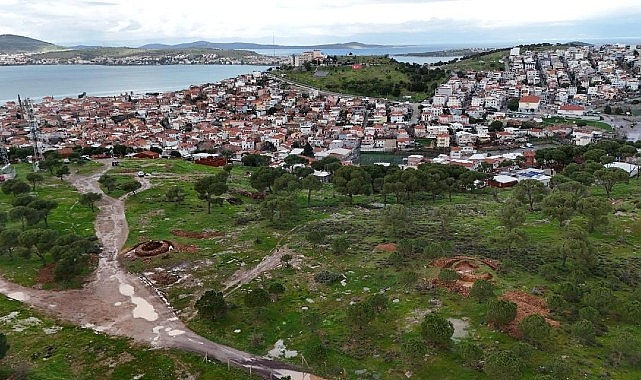 Ayvalık sırtlarında, Sakarya Mahallesi’nde gerçekleştirilen kazı çalışmaları sonucunda yeldeğirmenlerinin temellerine