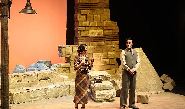 Bakırköy Belediye Tiyatroları (BBT), kurumsal kimliğini bütünüyle yenilediği, sezonun en