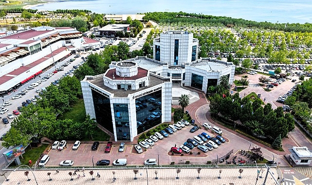 Kocaeli Büyükşehir Belediyesi’nin 2025-2026 eğitim öğretim yılı kapsamında yürüttüğü eğitim bursu programında