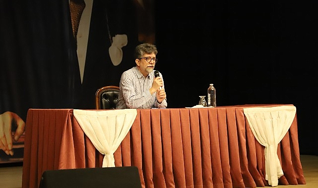 Etkinlikler kapsamında düzenlenen "Bayındır'da Büyümek" adlı söyleşi, Yahya Kerim Onart