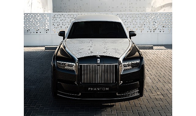 Rolls-Royce Motor Cars, çağdaş zanaatın sınırlarını sürekli genişleterek, nesiller ve