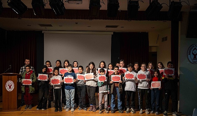 Bornova Belediyesi Mevlana Toplum ve Bilim Merkezi’nde düzenlenen bilim kulüpleri