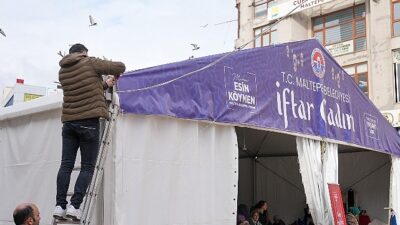 Maltepe Belediyesi'nin Ramazan ayı etkinlikleri kapsamında binlerce Maltepeli aynı sofrayı