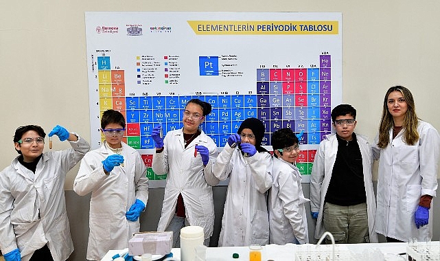 Bornova Belediyesi tarafından düzenlenen “Mutfakta Bilim” temalı Kış Bilim Kampı,