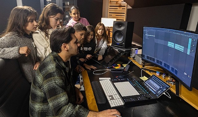 İzmir Çocuk Meclisi üyeleri, yarıyıl tatilinde kentin farklı noktalarında yer