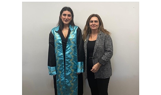 Dijital iletişim araçlarının hayatın merkezine yerleştiği günümüzde, yalnızlık bireysel bir