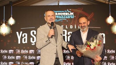 İstanbul Bayrampaşa Belediyesi’nin Kardeşlik Ramazanı programında sahne alan Dursun Ali