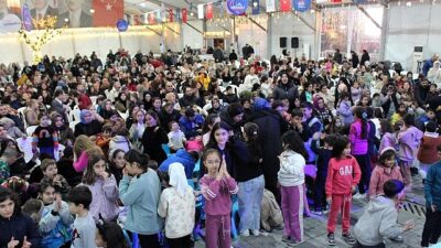 Kocaeli Büyükşehir Belediyesi tarafından Gebze Kent Meydanı’nda kurulan Ramazan Çadırı’nda