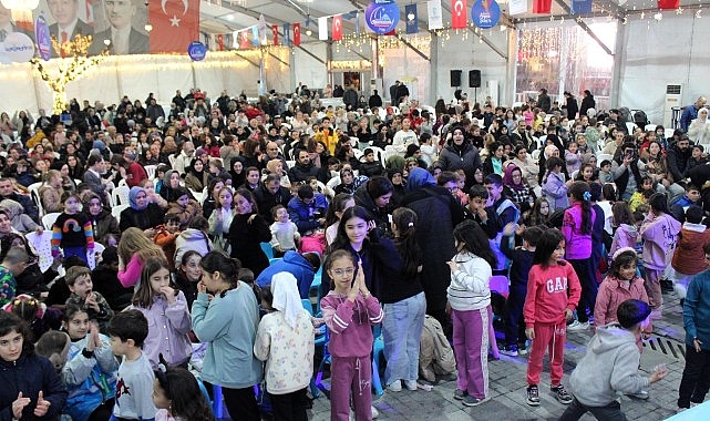 Kocaeli Büyükşehir Belediyesi tarafından Gebze Kent Meydanı’nda kurulan Ramazan Çadırı’nda