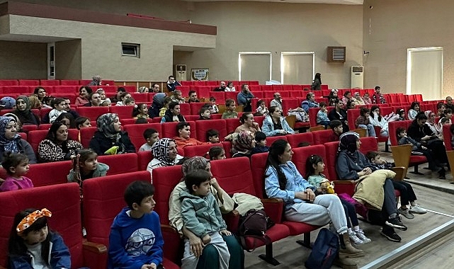 Gölcük Belediyesi, Şubat ayında düzenlediği birbirinden eğlenceli çocuk tiyatrosu etkinlikleriyle