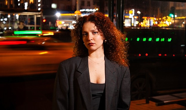 Pop ve Rock türlerindeki başarılı üretimleri ile kendine has bir