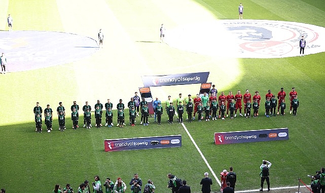 Kocaeli Büyükşehir Belediyesi’nin “İyilik Kılavuzu Yarışması Projesi", Kocaeli Stadyumu'nda oynanan