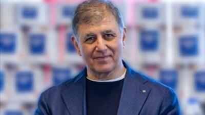 İzmir Büyükşehir Belediyesi, ramazan öncesi ihtiyaç sahibi emeklileri unutmadı.