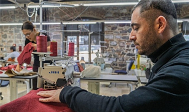 İzmir Büyükşehir Belediyesi Meslek Fabrikası, kapısından giren her kursiyer için