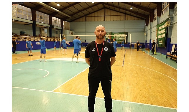 Kocaeli Büyükşehir Belediyesi Kağıtspor Voleybol Takımı, altyapıdan yetiştirdiği sporcularıyla sadece