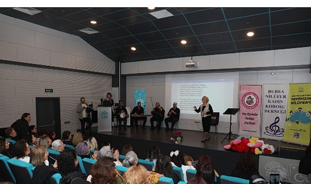 Nilüfer Belediyesi’nin düzenlediği “Kalpten İlmekler İyilik Sahnesinde” etkinliğinde kadınlar, huzurevi