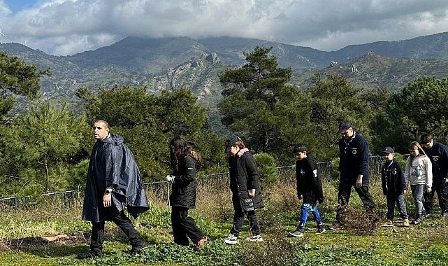      Karşıyaka Belediyesi bünyesinde yetişen genç izciler,