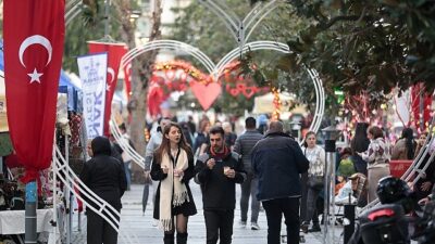 Konak Belediyesi’nin ilgiyle beklenen Sevgililer Günü El Emeği Kermesi başladı.
