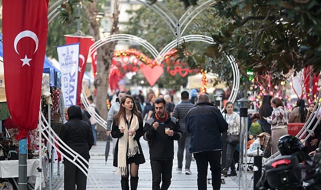 Konak Belediyesi’nin ilgiyle beklenen Sevgililer Günü El Emeği Kermesi başladı.