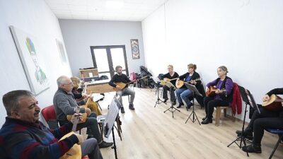Sanatı Konak’ın her köşesinde yaşatan Konak Belediyesi’nin Toros Sosyal Tesisleri’nde