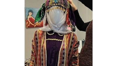 Lüleburgaz’a bağlı Yenibedir köyüne ait geleneksel gelinlik, gelin başlığı ve