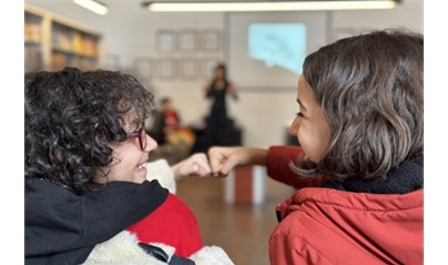 İzmir Büyükşehir Belediyesi’nin çocukların kitaplarla kurduğu bağı güçlendirmeyi ve okuma