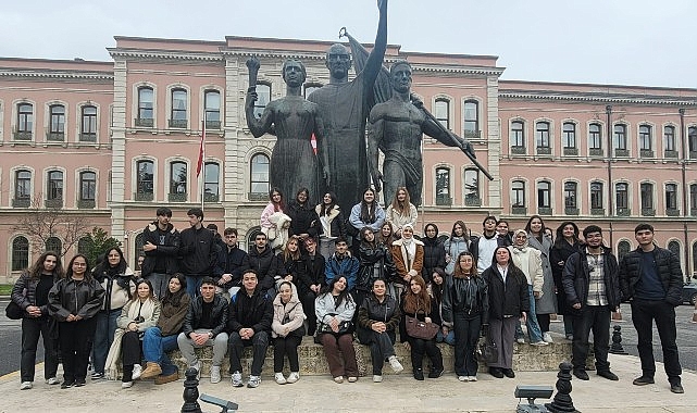 Yükseköğretim Kursları Sınavı’na (YKS) hazırlanan öğrenciler, İstanbul Üniversitesi’ni (İÜ) ziyaret