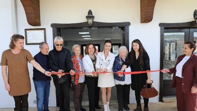 Menderes Belediyesi Sanatçı Zübeyde Ergin’in kişisel heykel sergisinin açılışını alkışlarla