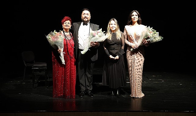 Nilüfer Belediyesi’nin 14 Şubat Sevgililer Günü kapsamında düzenlediği “Operada Aşk”