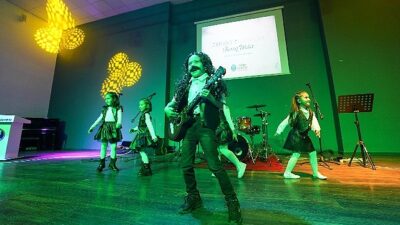 Türk müziğine damga vurmuş usta sanatçılar Cem Karaca, Müzeyyen Senar