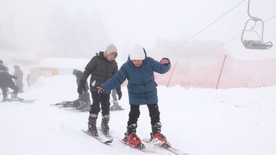 Osmangazi Belediyesi, hayatında hiç Uludağ’a çıkmamış çocukları mahallelerinden alarak beyaz